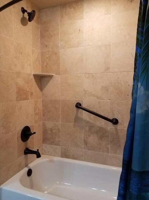 קוקו ביץ' Bahamian Cottage - Heated Pool Walk To The Beach מראה חיצוני תמונה