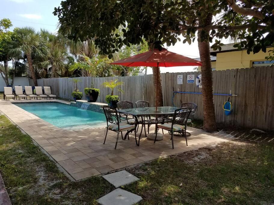 קוקו ביץ' Bahamian Cottage - Heated Pool Walk To The Beach מראה חיצוני תמונה